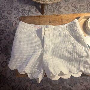Lilly Pulitzer White Scallop Shorts 00